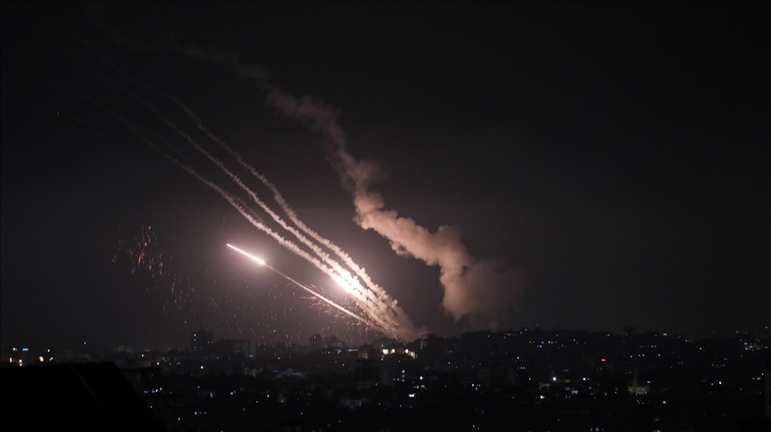 إطلاق نحو 150 صاروخا من غزة تجاه إسرائيل مساء الإثنين